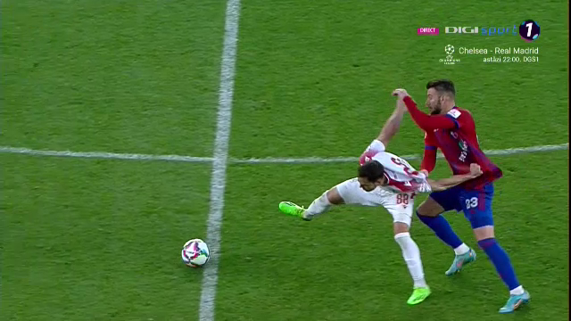 S-au încins spiritele în Steaua - Dinamo! Chuncukov s-a luat la harță cu jucătorii adverși_16