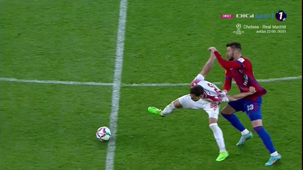 S-au încins spiritele în Steaua - Dinamo! Chuncukov s-a luat la harță cu jucătorii adverși_16
