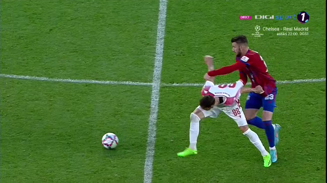 S-au încins spiritele în Steaua - Dinamo! Chuncukov s-a luat la harță cu jucătorii adverși_18