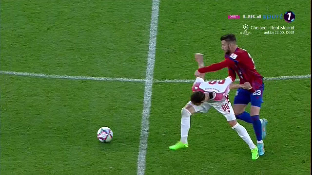 S-au încins spiritele în Steaua - Dinamo! Chuncukov s-a luat la harță cu jucătorii adverși_18