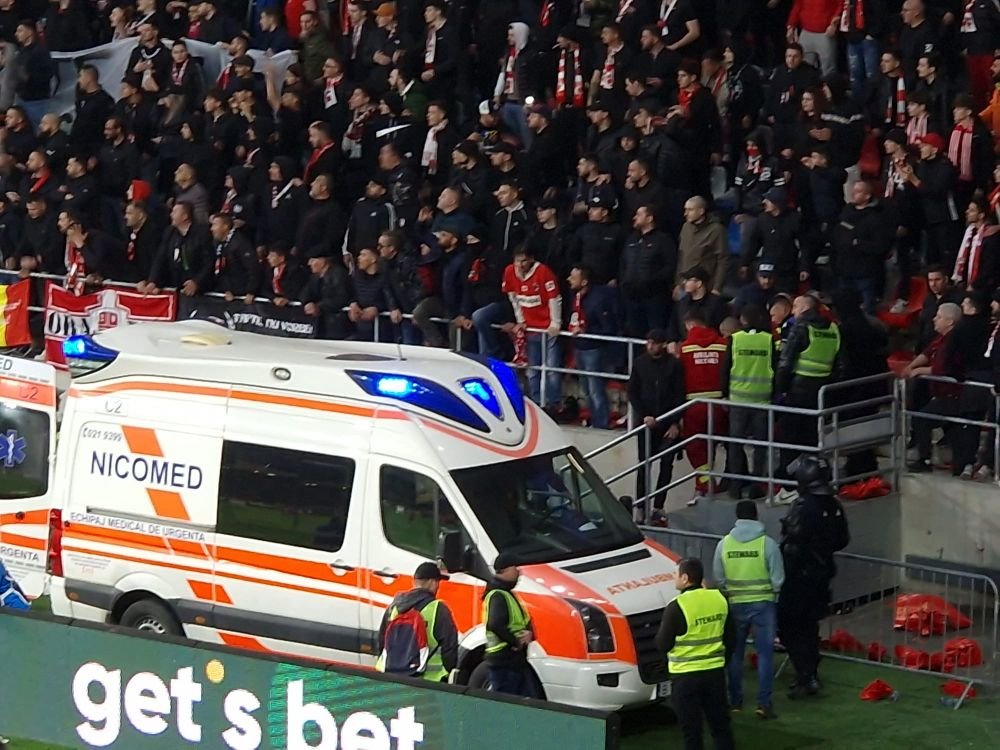 Panică în tribunele stadionului din Ghencea! Ambulanța, chemată să intervină de urgență_3