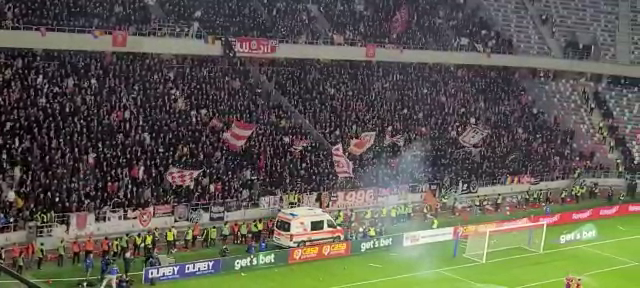 Panică în tribunele stadionului din Ghencea! Ambulanța, chemată să intervină de urgență_6