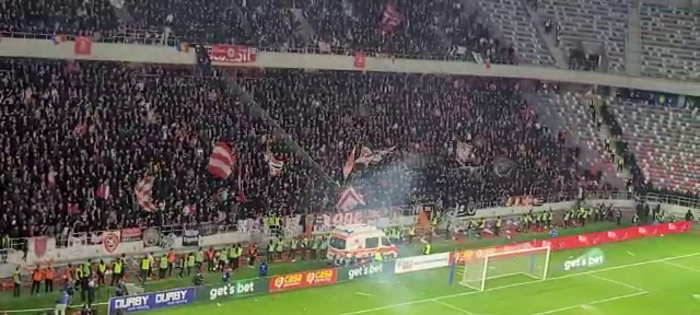 Panică în tribunele stadionului din Ghencea! Ambulanța, chemată să intervină de urgență_8