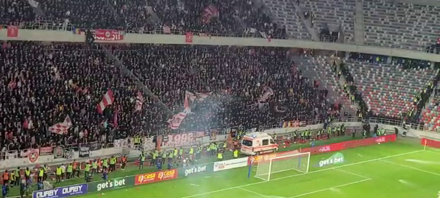 Panică în tribunele stadionului din Ghencea! Ambulanța, chemată să intervină de urgență_11
