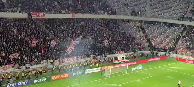 Panică în tribunele stadionului din Ghencea! Ambulanța, chemată să intervină de urgență_13