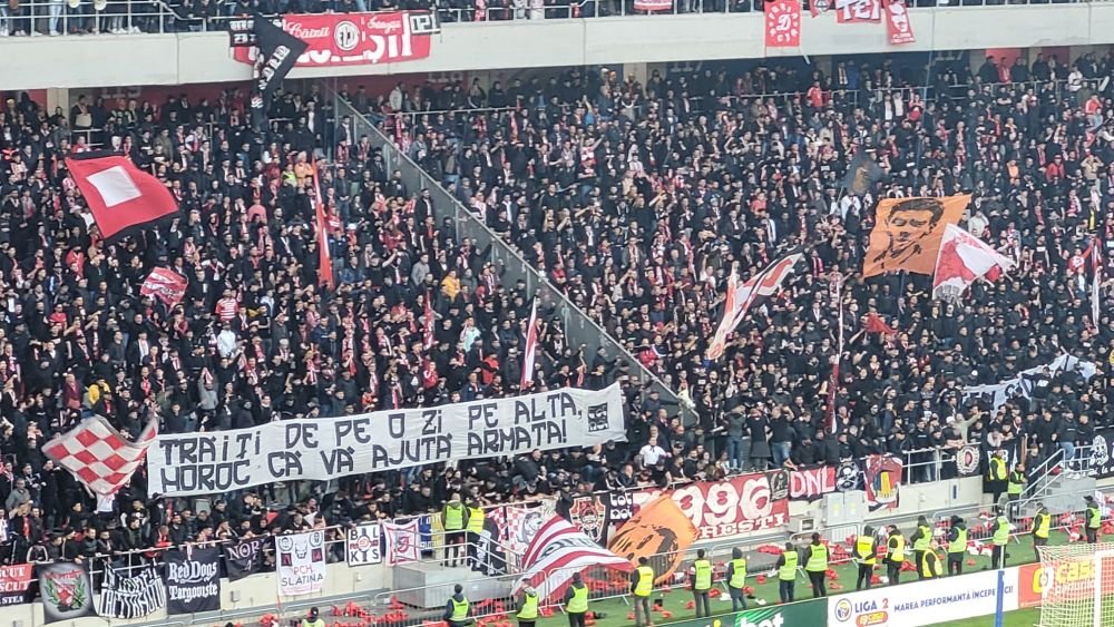 Spectacol la CSA Steaua - Dinamo: „Stați prin tribunale și vă amăgiți, asta nu e Steaua pe care o iubiți! / Când erați la retrogradare, bătea vântul în deplasare!”_8