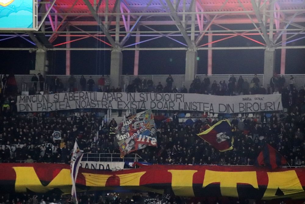 Duel colosal între galerii la Steaua - Dinamo! Sute de bannere, coregrafii, torțe și spectacol în tribune_64