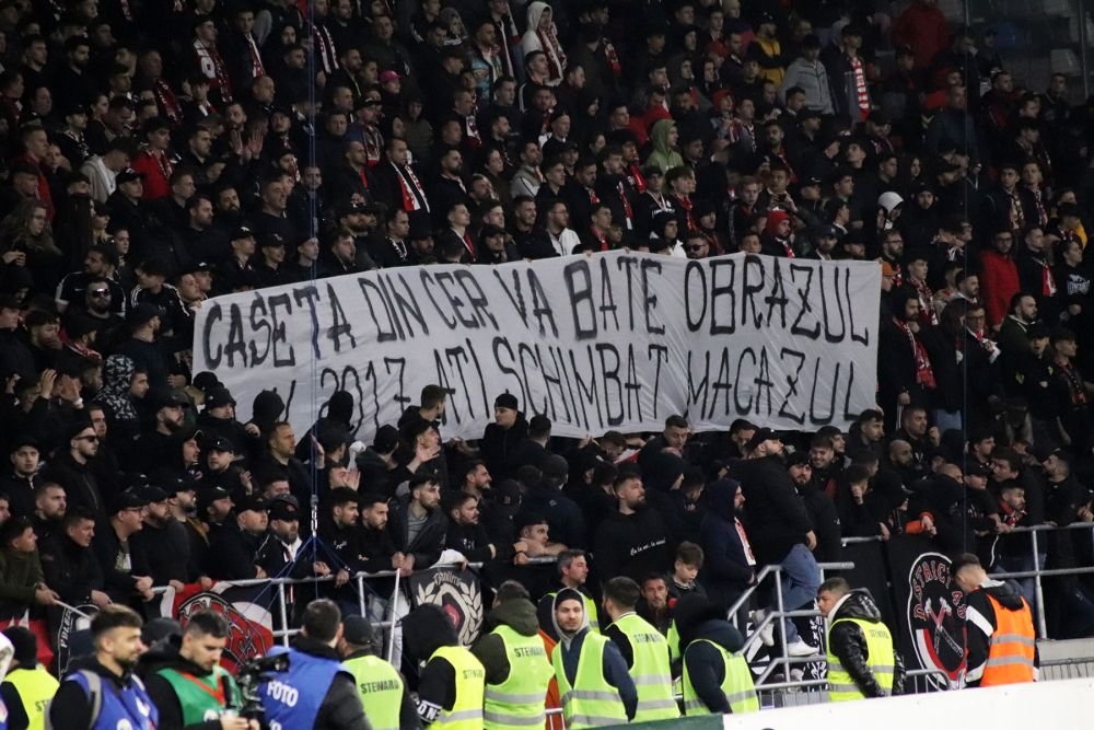 Duel colosal între galerii la Steaua - Dinamo! Sute de bannere, coregrafii, torțe și spectacol în tribune_83