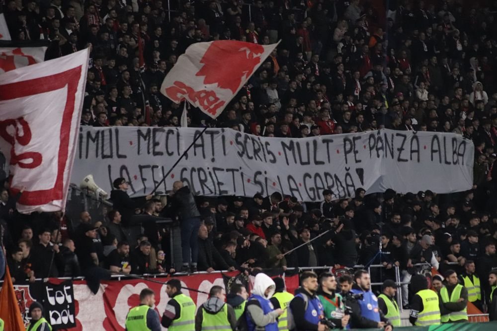 Duel colosal între galerii la Steaua - Dinamo! Sute de bannere, coregrafii, torțe și spectacol în tribune_96