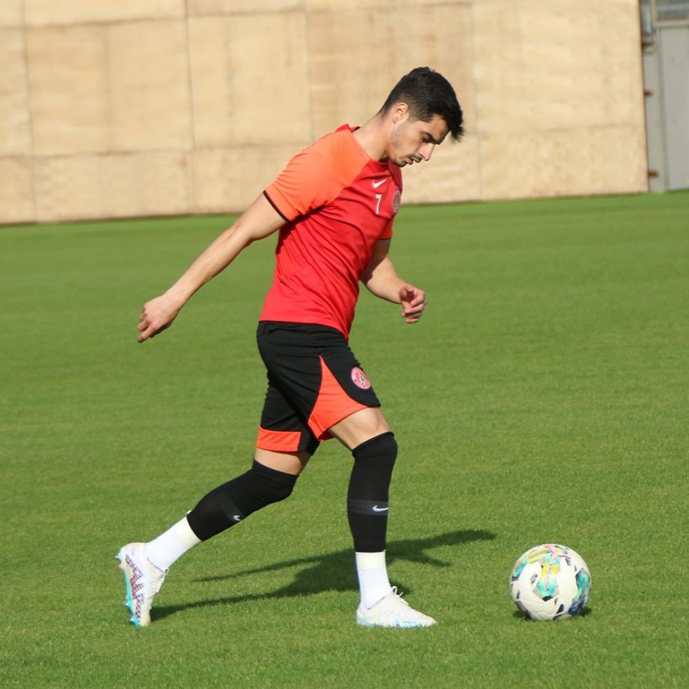 Umraniyespor, cu Valentin Gheorghe titular, e atât de slabă încât nu le-a depășit pe Gaziantep și Hatayspor, echipe retrase din campionat!_3