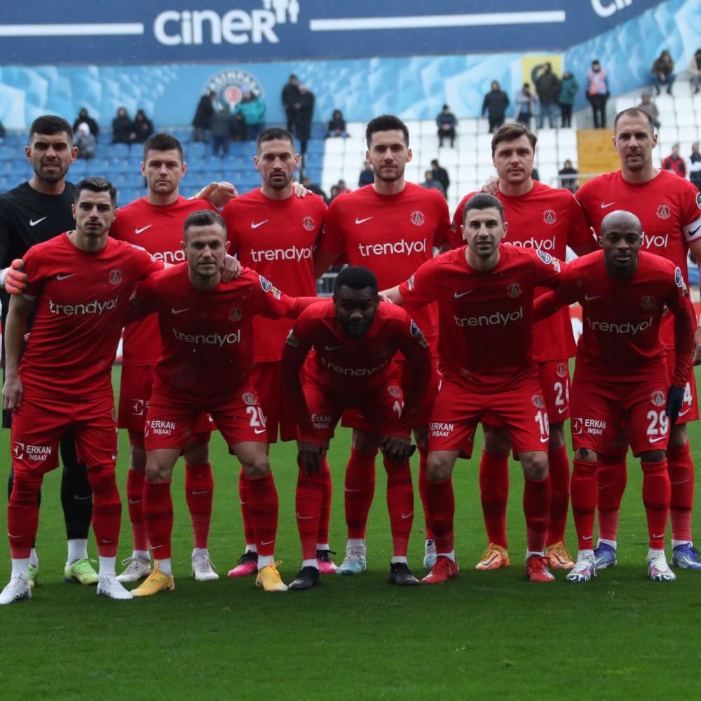 Umraniyespor, cu Valentin Gheorghe titular, e atât de slabă încât nu le-a depășit pe Gaziantep și Hatayspor, echipe retrase din campionat!_5