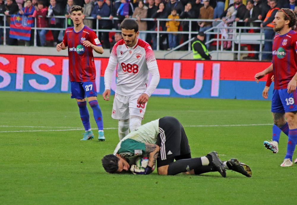Fotografii de la derby-ul Steaua - Dinamo. Nervi pe teren, spectacol în tribune_40