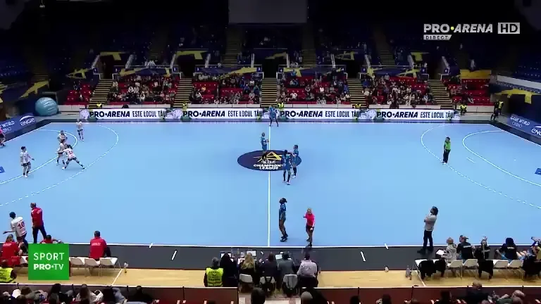 CSM București menține avantajul în partea secundă cu Gloria Bistrița (Pro Arena & VOYO)