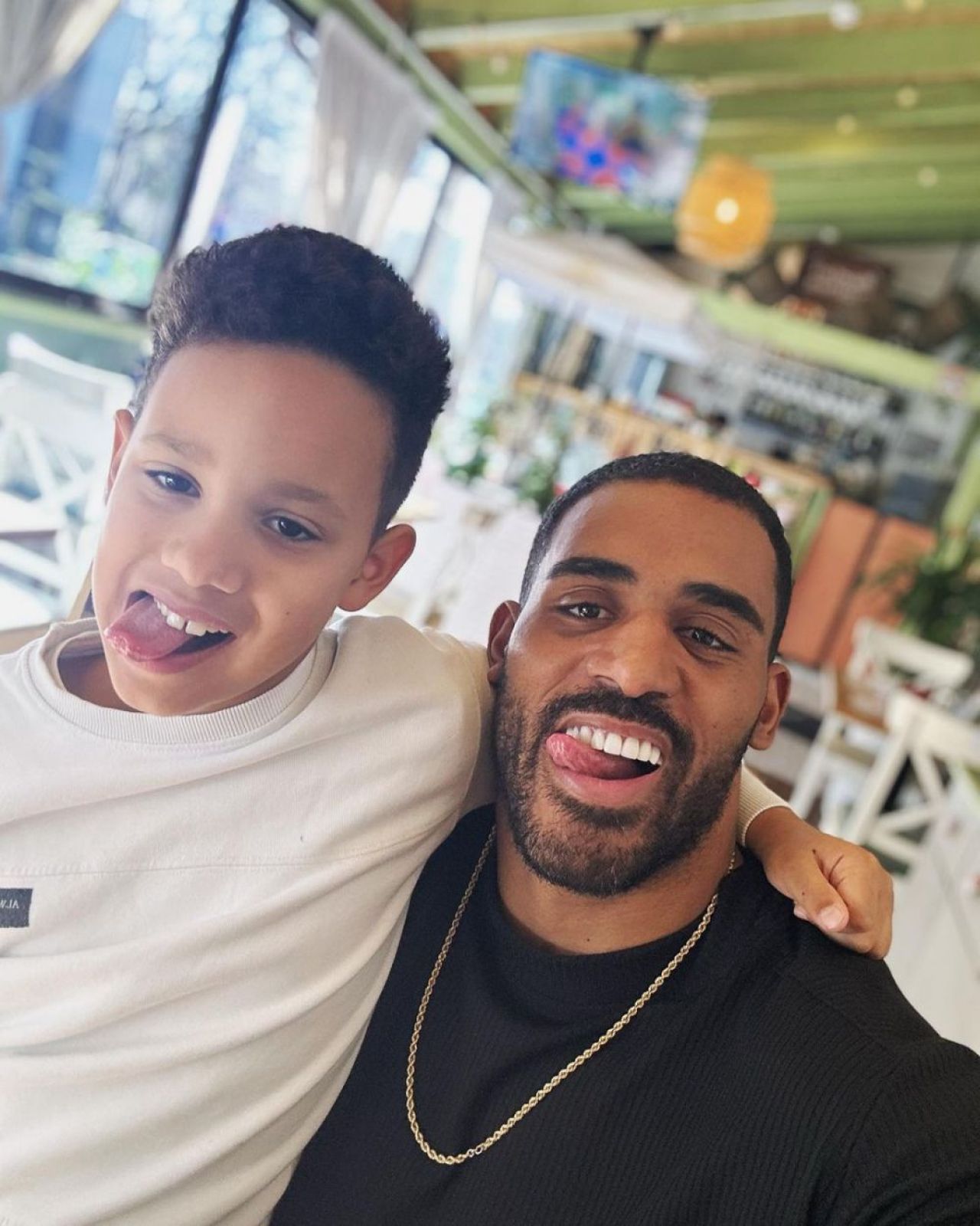 Benny Adegbuyi a dezvăluit cu ce echipă de fotbal ține: „Ne-a adus cele mai multe bucurii de-a lungul anilor!”_10