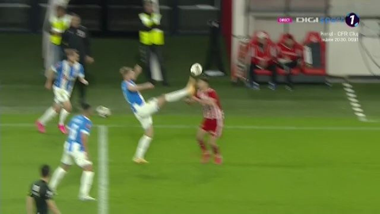 A dat gol, a luat roșu direct și ratează meciurile cu FCSB și CFR Cluj!_4
