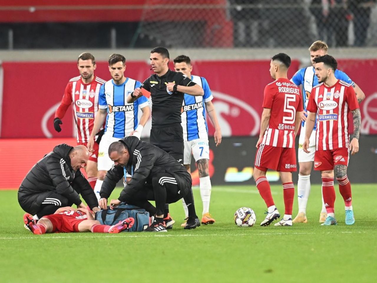 A dat gol, a luat roșu direct și ratează meciurile cu FCSB și CFR Cluj!_6