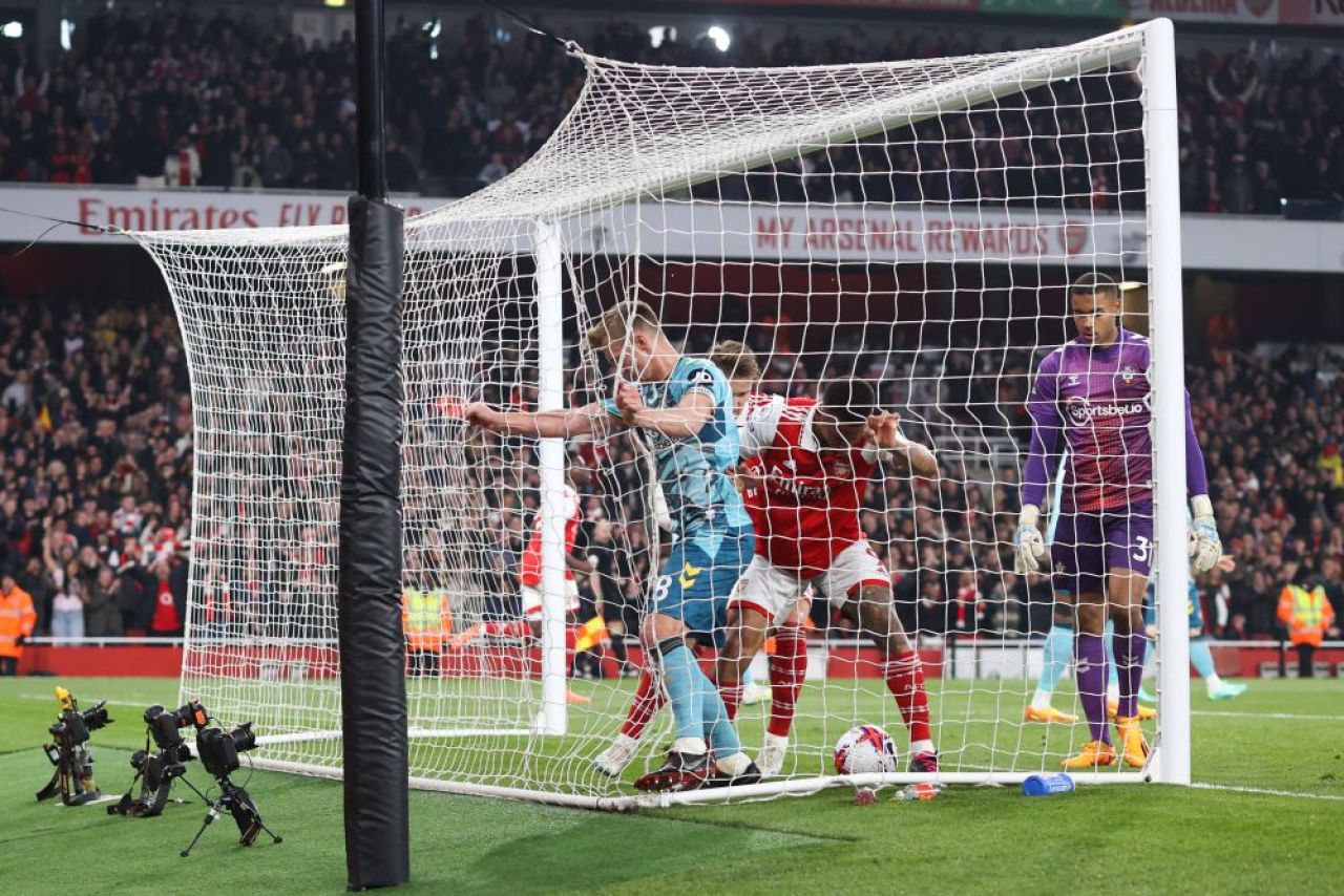 De Gea, tu ești?! Gafă uriașă a portarului lui Arsenal în primul minut cu Southampton! Alcaraz a înscris și s-a bucurat ca Ronaldo _5