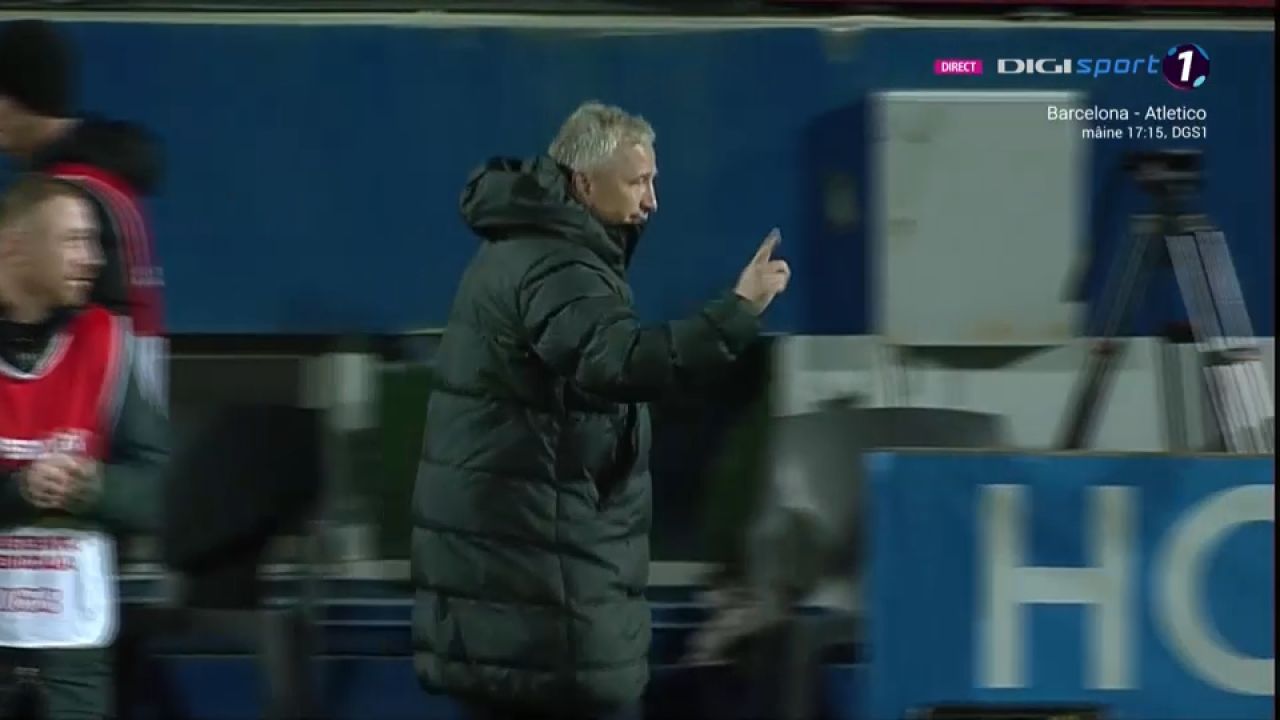Dan Petrescu l-a ignorat pe Gică Hagi la finalul partidei Farul - CFR 1-0. Gestul fără fair-play al tehnicianului campioanei _2