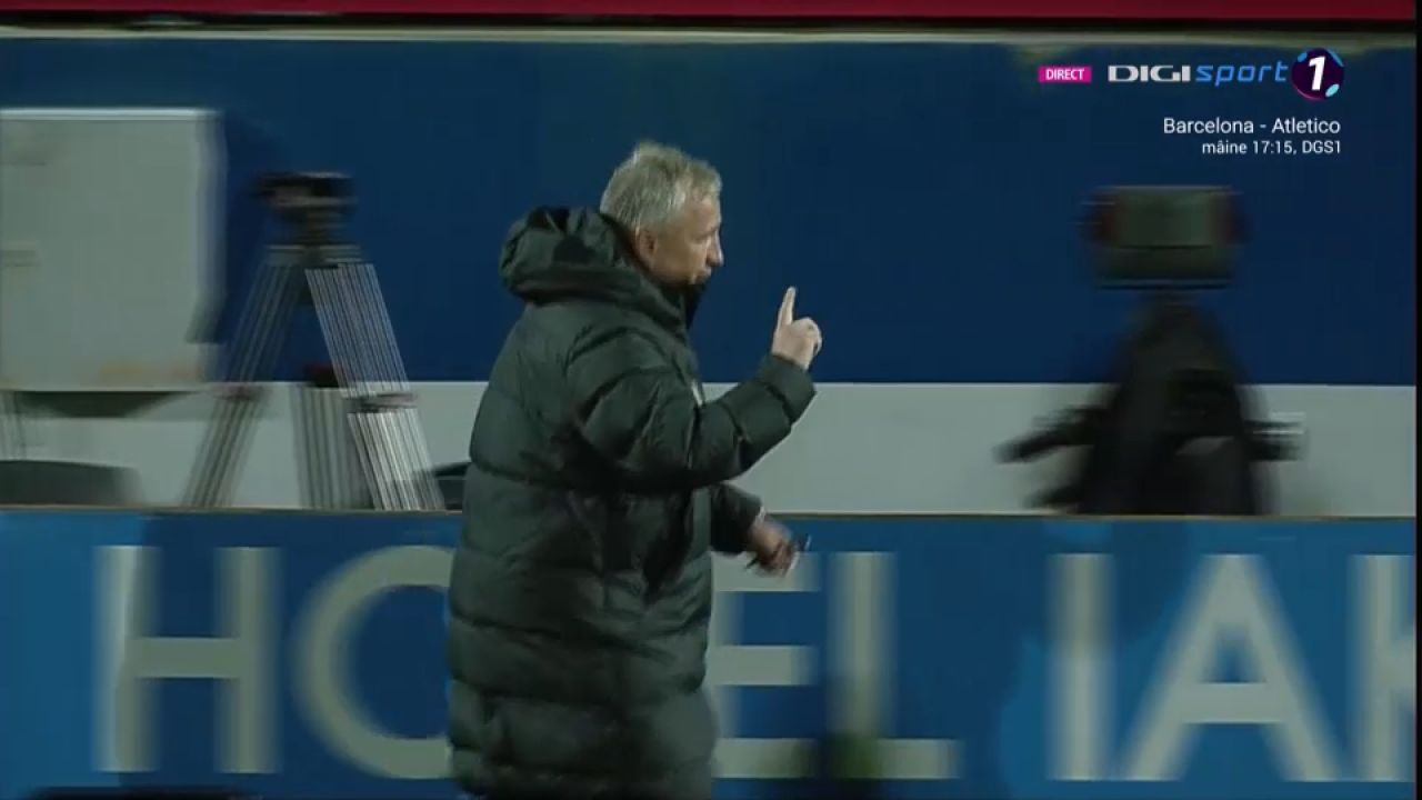 Dan Petrescu l-a ignorat pe Gică Hagi la finalul partidei Farul - CFR 1-0. Gestul fără fair-play al tehnicianului campioanei _3