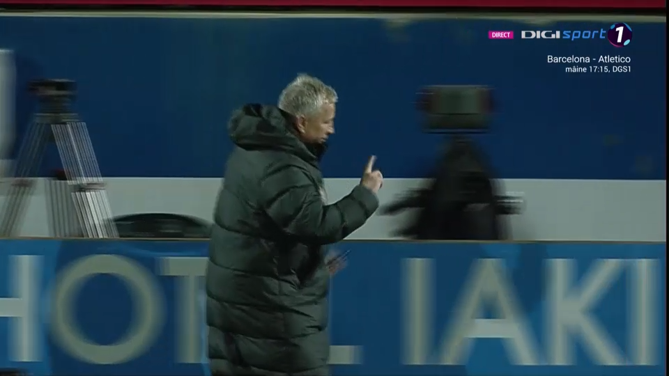 Dan Petrescu l-a ignorat pe Gică Hagi la finalul partidei Farul - CFR 1-0. Gestul fără fair-play al tehnicianului campioanei _4