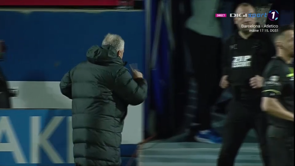 Dan Petrescu l-a ignorat pe Gică Hagi la finalul partidei Farul - CFR 1-0. Gestul fără fair-play al tehnicianului campioanei _5