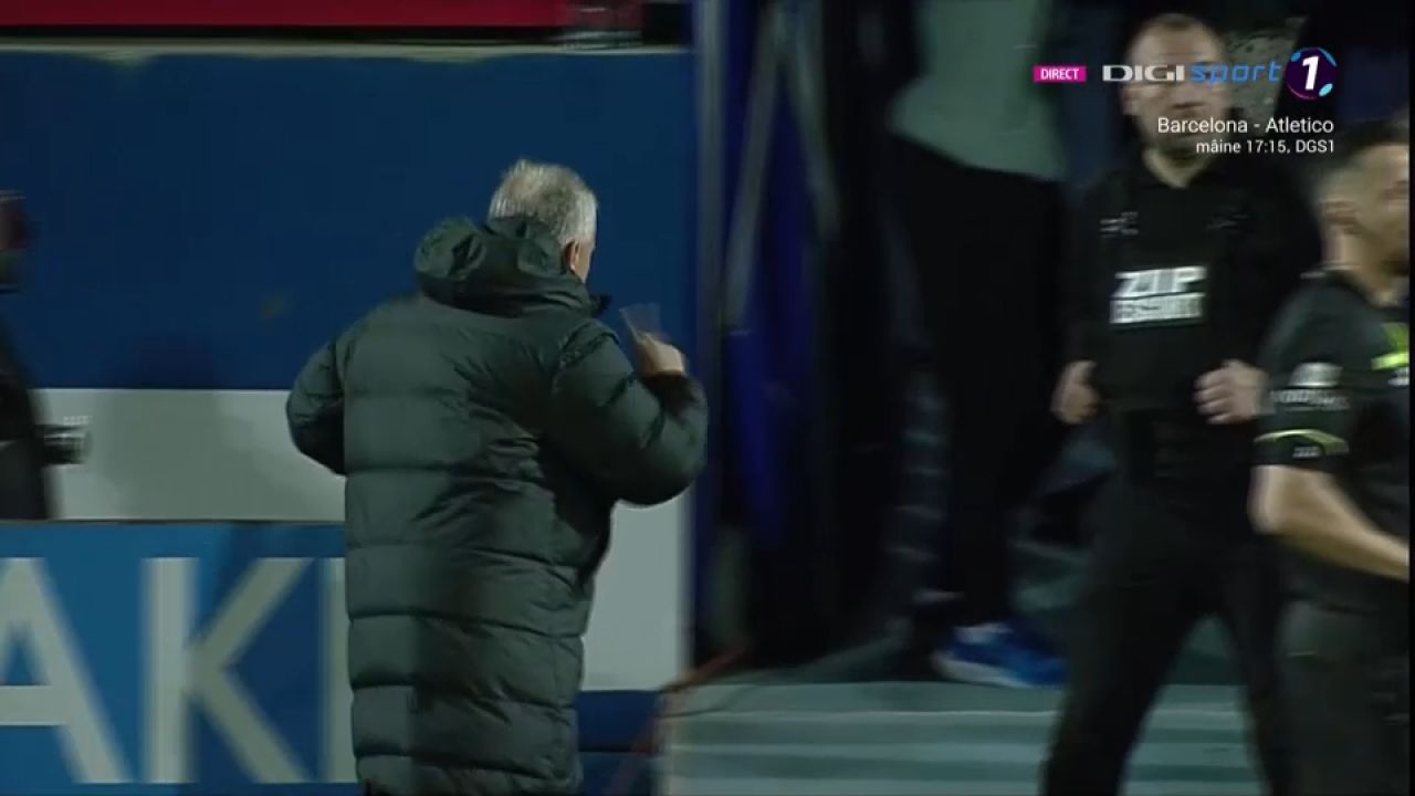 Dan Petrescu l-a ignorat pe Gică Hagi la finalul partidei Farul - CFR 1-0. Gestul fără fair-play al tehnicianului campioanei _5