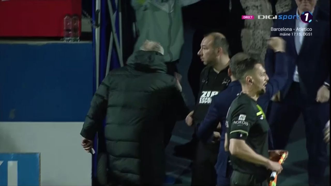 Dan Petrescu l-a ignorat pe Gică Hagi la finalul partidei Farul - CFR 1-0. Gestul fără fair-play al tehnicianului campioanei _7