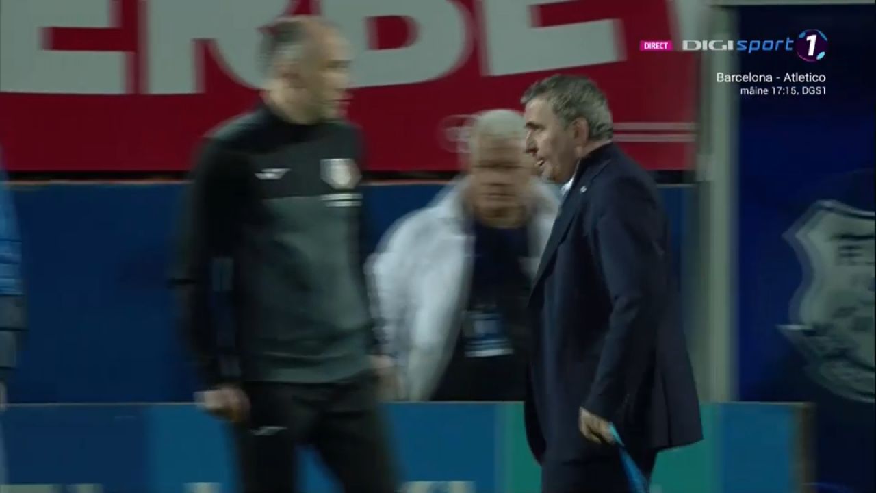 Dan Petrescu l-a ignorat pe Gică Hagi la finalul partidei Farul - CFR 1-0. Gestul fără fair-play al tehnicianului campioanei _8