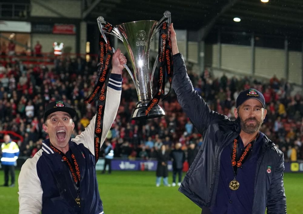 Actorul Ryan Reynolds a izbucnit în plâns după ce Wrexham, cu 110 puncte și 115 goluri, a promovat în fotbalul profesionist englez!_6