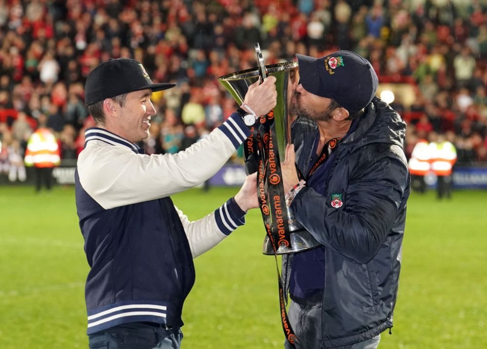 Actorul Ryan Reynolds a izbucnit în plâns după ce Wrexham, cu 110 puncte și 115 goluri, a promovat în fotbalul profesionist englez!_8