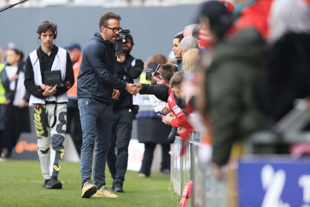 Actorul Ryan Reynolds a izbucnit în plâns după ce Wrexham, cu 110 puncte și 115 goluri, a promovat în fotbalul profesionist englez!_9