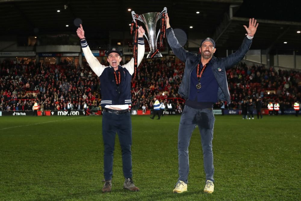 Actorul Ryan Reynolds a izbucnit în plâns după ce Wrexham, cu 110 puncte și 115 goluri, a promovat în fotbalul profesionist englez!_12