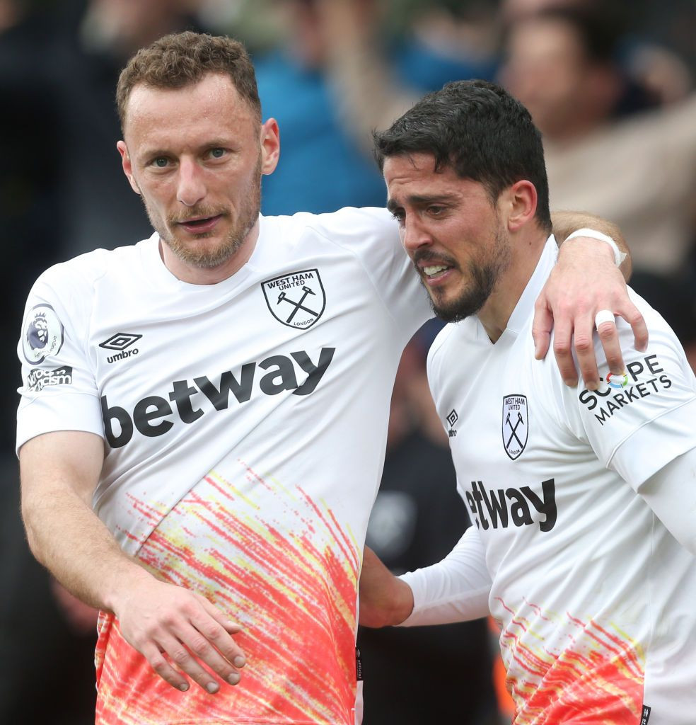 A marcat un gol spectaculos cu 'lovitura scorpion', apoi a izbucnit în lacrimi pe teren. Reușita momentului în Premier League_3