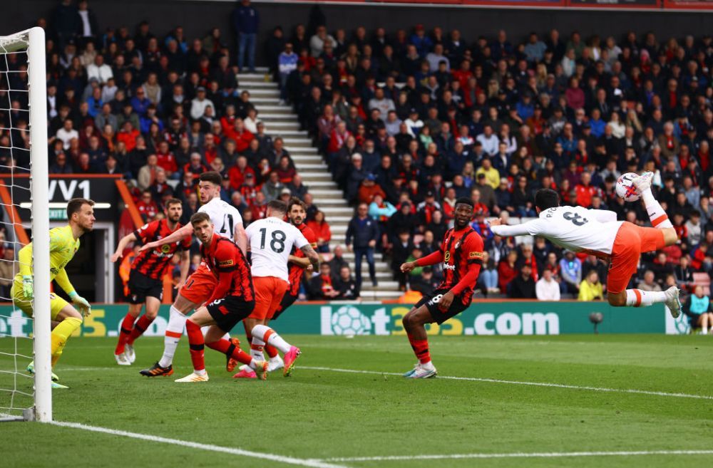 A marcat un gol spectaculos cu 'lovitura scorpion', apoi a izbucnit în lacrimi pe teren. Reușita momentului în Premier League_4