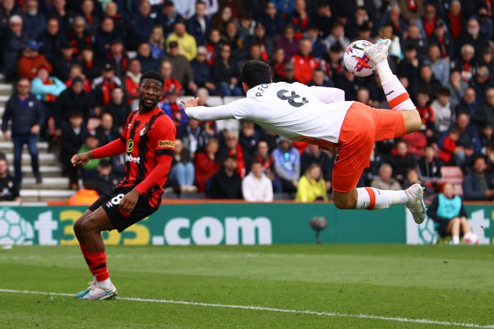 A marcat un gol spectaculos cu 'lovitura scorpion', apoi a izbucnit în lacrimi pe teren. Reușita momentului în Premier League_5