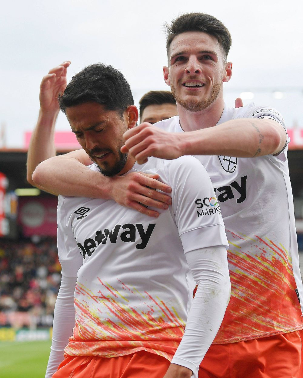 A marcat un gol spectaculos cu 'lovitura scorpion', apoi a izbucnit în lacrimi pe teren. Reușita momentului în Premier League_6