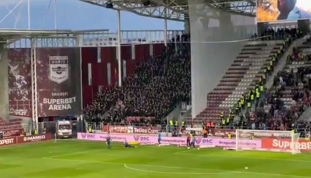 Galeria FCSB-ului, pusă la colț pe Giulești! A fost separată &icirc;n peluză de restul spectatorilor cu o p&acirc;nză imensă&nbsp;&nbsp;