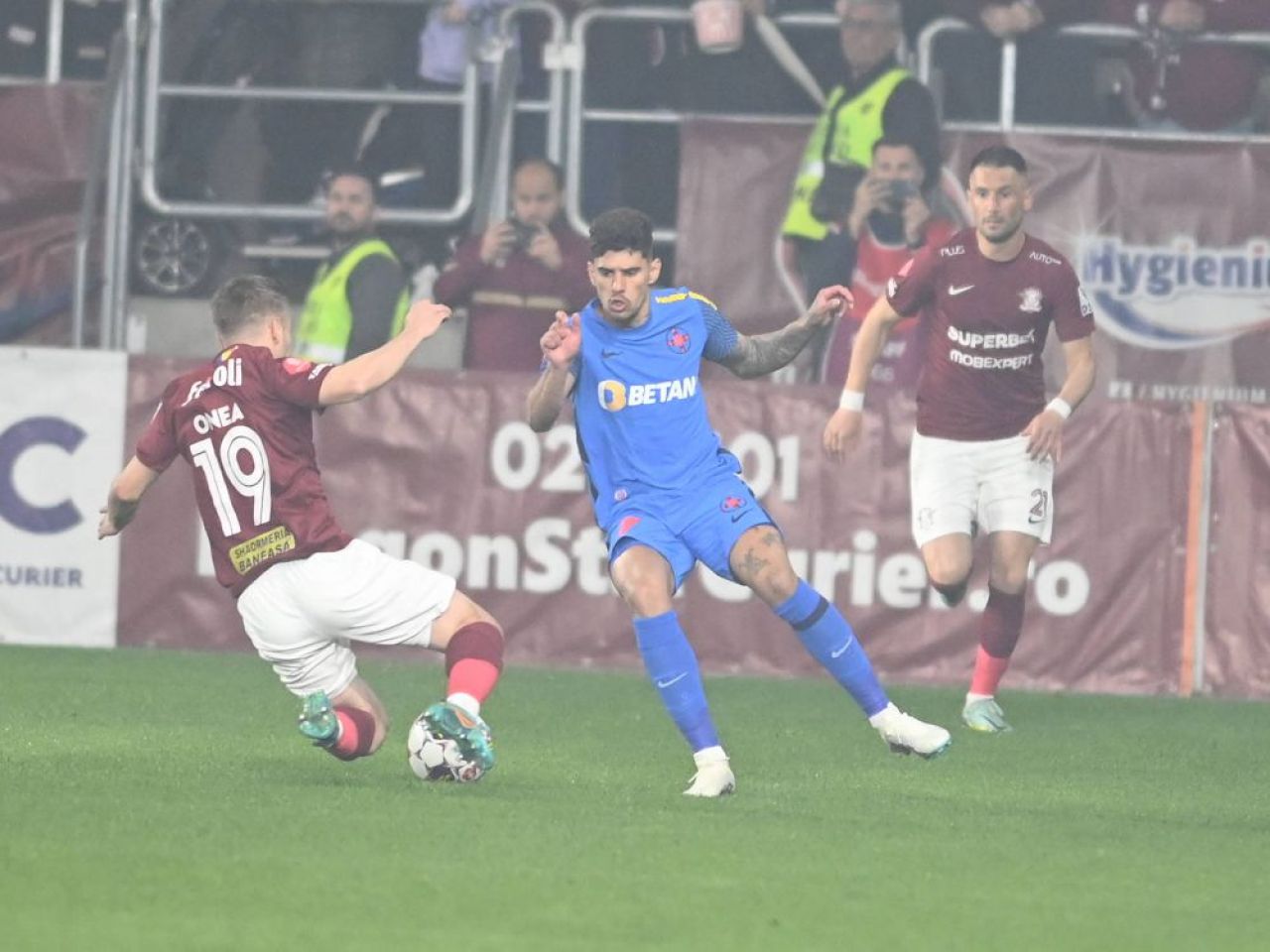 Rapid - FCSB 1-0 | Roș-albaștrii cu ocaziile, giuleștenii cu punctele! 'Vârful' Moldovan, decisiv în prima victorie a echipei lui Mutu în play-off _11