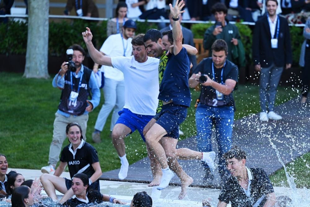 Sufletul petrecerii! Cum a sărbătorit Carlos Alcaraz al doilea titlu consecutiv de campion la Barcelona_4