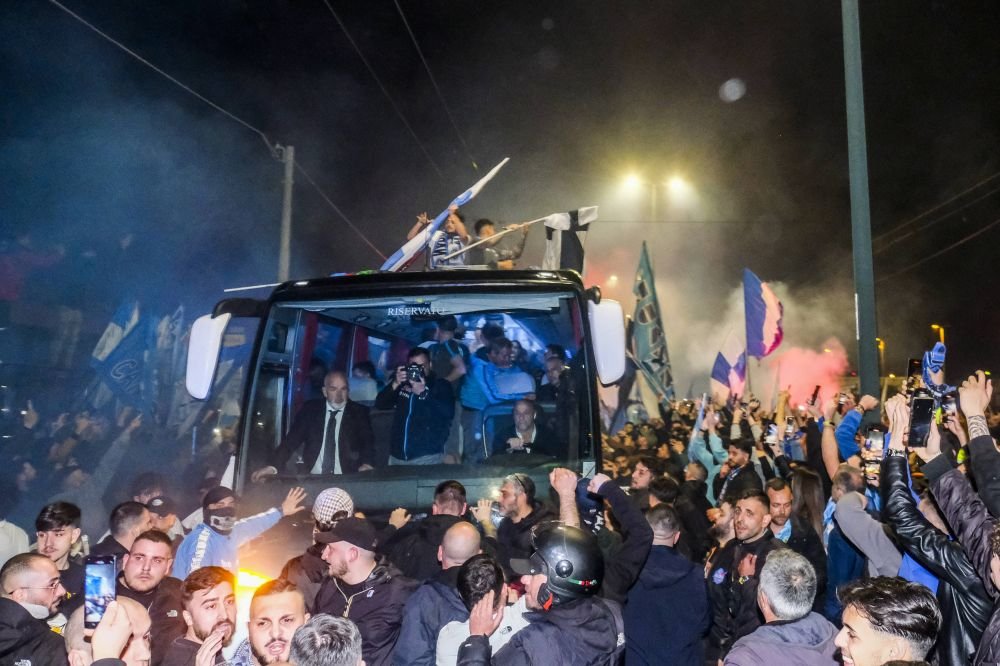 Sărbătoare la Napoli! Fanii au ieșit în stradă după victoria cu Juventus, chiar dacă echipa nu este matematic campioană_3