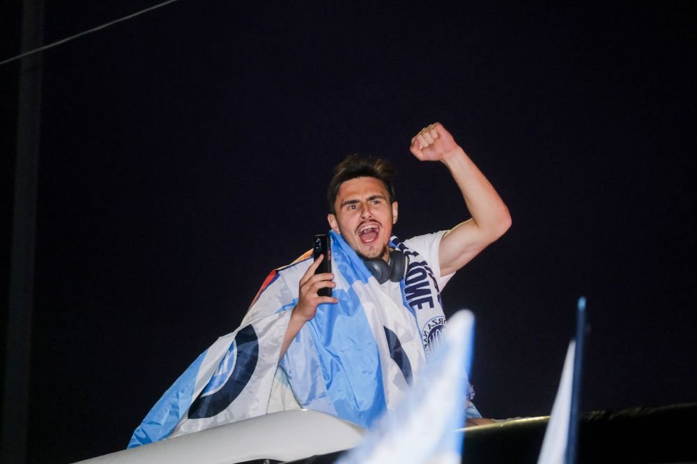 Sărbătoare la Napoli! Fanii au ieșit în stradă după victoria cu Juventus, chiar dacă echipa nu este matematic campioană_5