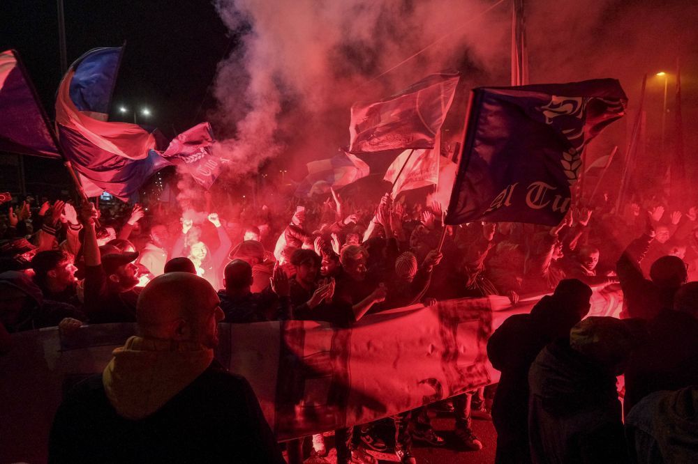 Sărbătoare la Napoli! Fanii au ieșit în stradă după victoria cu Juventus, chiar dacă echipa nu este matematic campioană_10