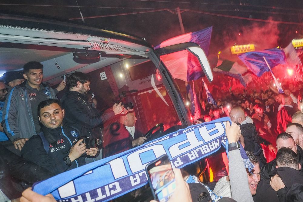 Sărbătoare la Napoli! Fanii au ieșit în stradă după victoria cu Juventus, chiar dacă echipa nu este matematic campioană_13