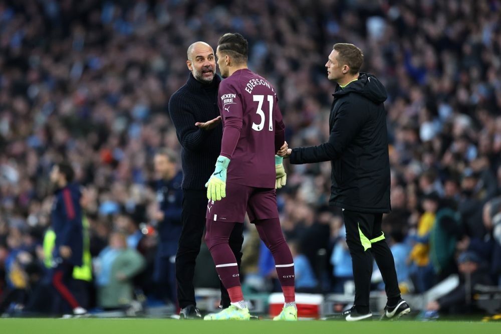 Ce făcea Pep Guardiola când toți fanii lui Manchester City sărbătoreu golul lui De Bruyne: 