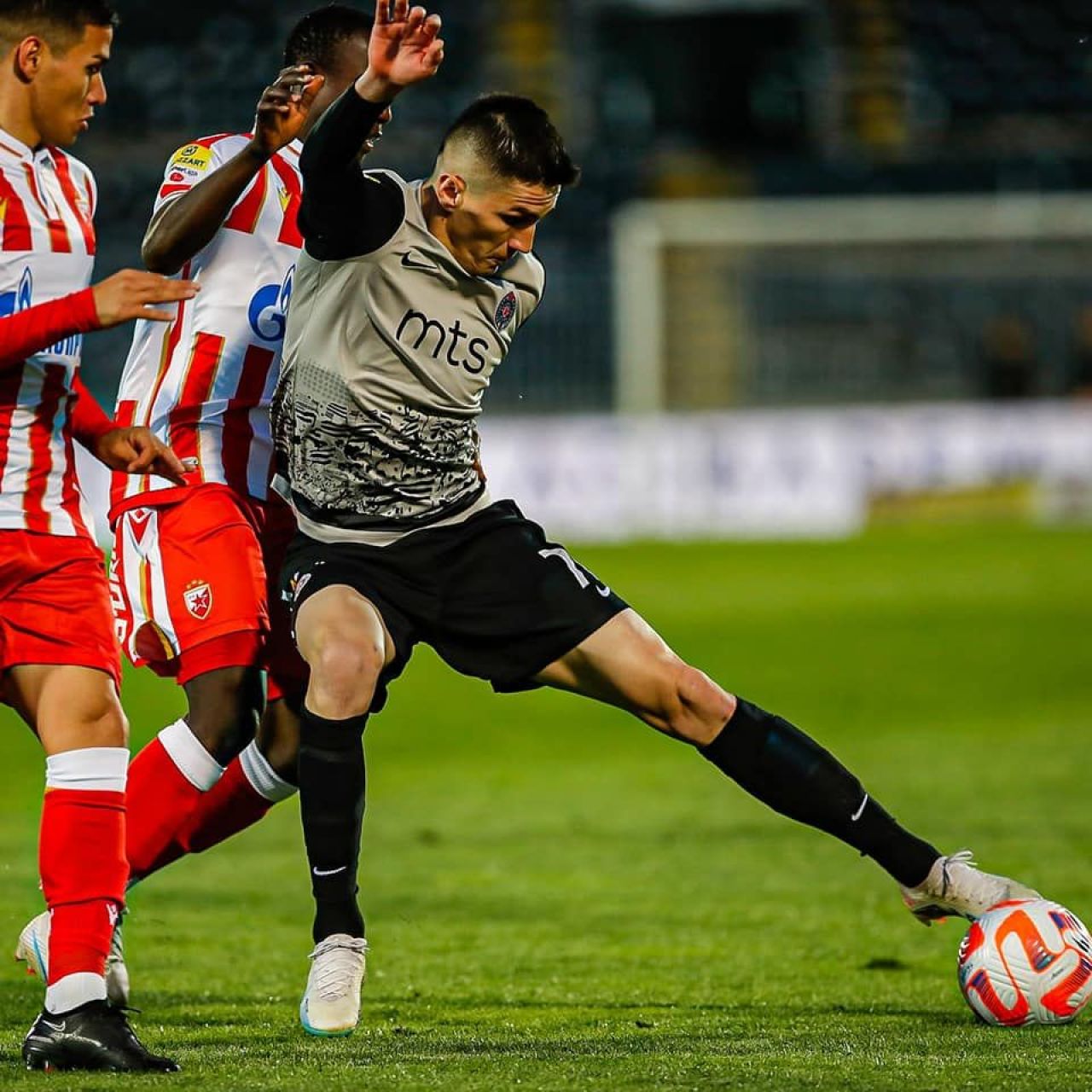 În ce condiții s-a desfășurat la Belgrad ”Večiti Derbi” Partizan - Steaua Roșie + diferența uriașă între cele două rivale_1