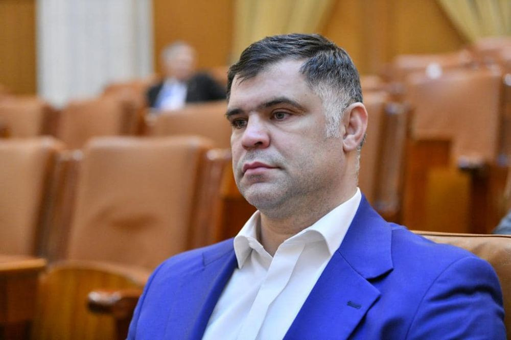 Daniel Ghiță și-a uimit fanii: Să-i vedem și pe ceilalți parlamentari dacă au curaj să facă asta! / Ai fost un gladiator, acum ești un patriot