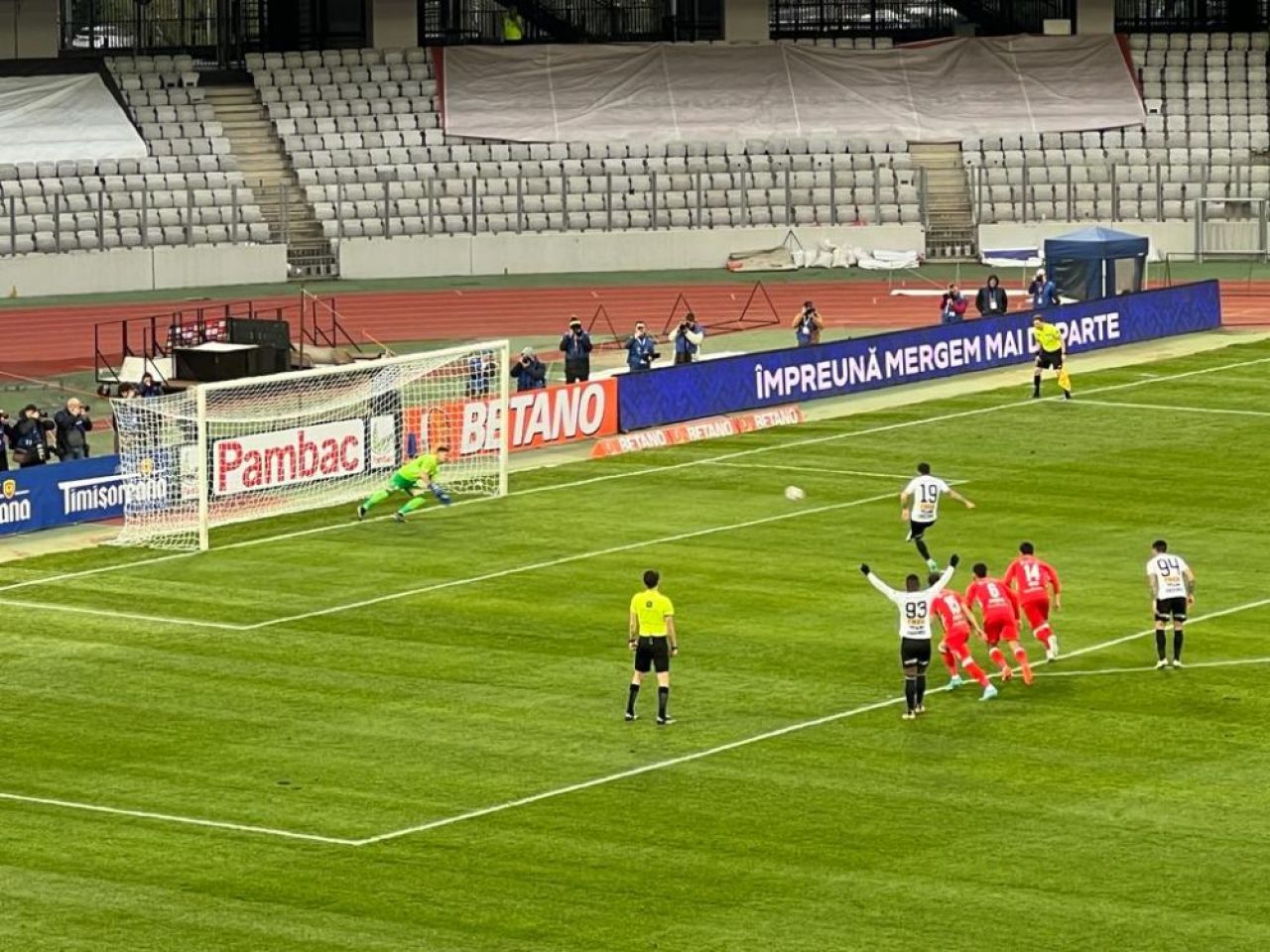 Surpriză! Jucătorul din lotul lui Dan Petrescu, prezent la 'U' Cluj - UTA Arad_4