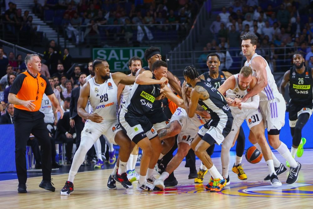 Bătaie ca-n Vestul Sălbatic! Jucătorii de la Partizan Belgrad, primiți ca niște eroi după incidentele violente de la Madrid_7