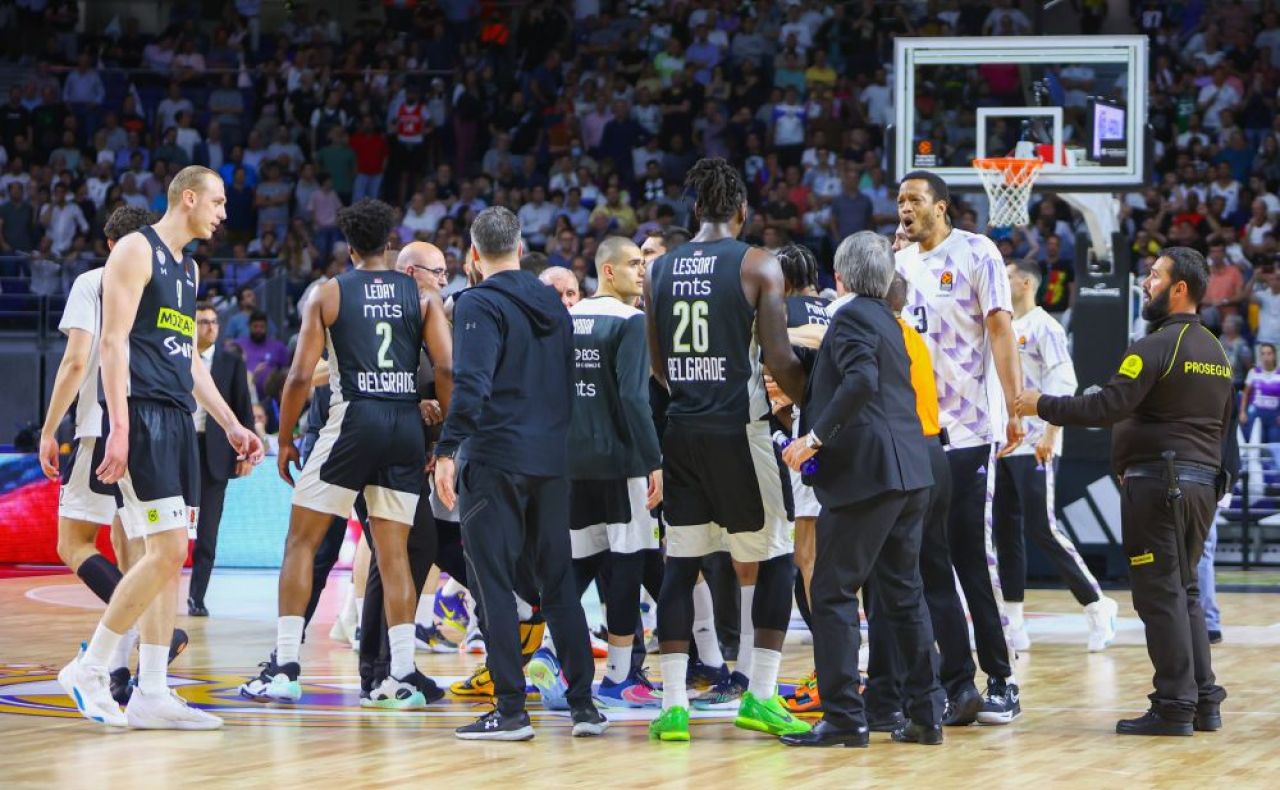 Bătaie ca-n Vestul Sălbatic! Jucătorii de la Partizan Belgrad, primiți ca niște eroi după incidentele violente de la Madrid_8