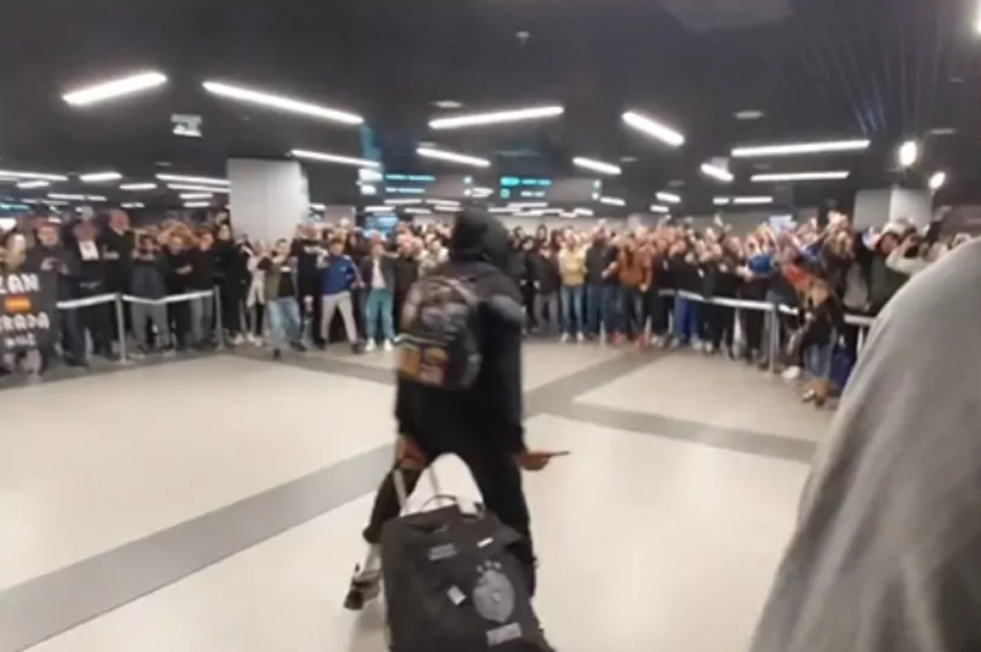 Bătaie ca-n Vestul Sălbatic! Jucătorii de la Partizan Belgrad, primiți ca niște eroi după incidentele violente de la Madrid_11